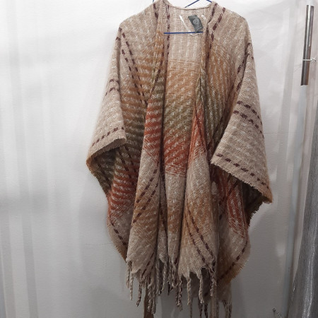 Пончо вязаное кремовое Vince Camuto