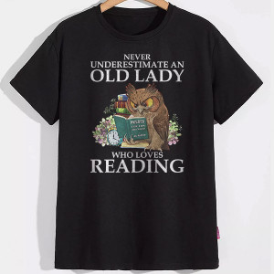 Футболка Never underestimate an old lady who loves reading