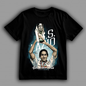 Футболка Краса чемпіонату світу в руках Алессандро Нести