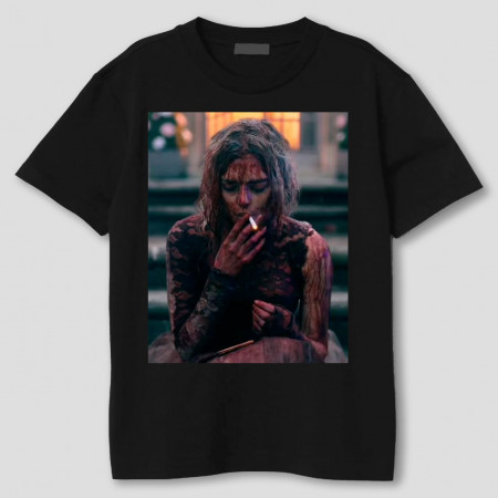 Футболка Самара Уивинг в финальной сцене фильма "Я иду искать"