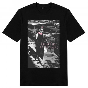 Футболка Сніданок у Тіффані. Героїня біля вітрини магазину Tiffany & Co. на П'ятій авеню